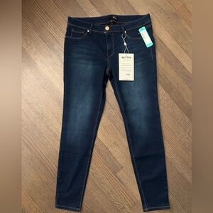 1822 Denim Ava Butter Skinny in Lennox